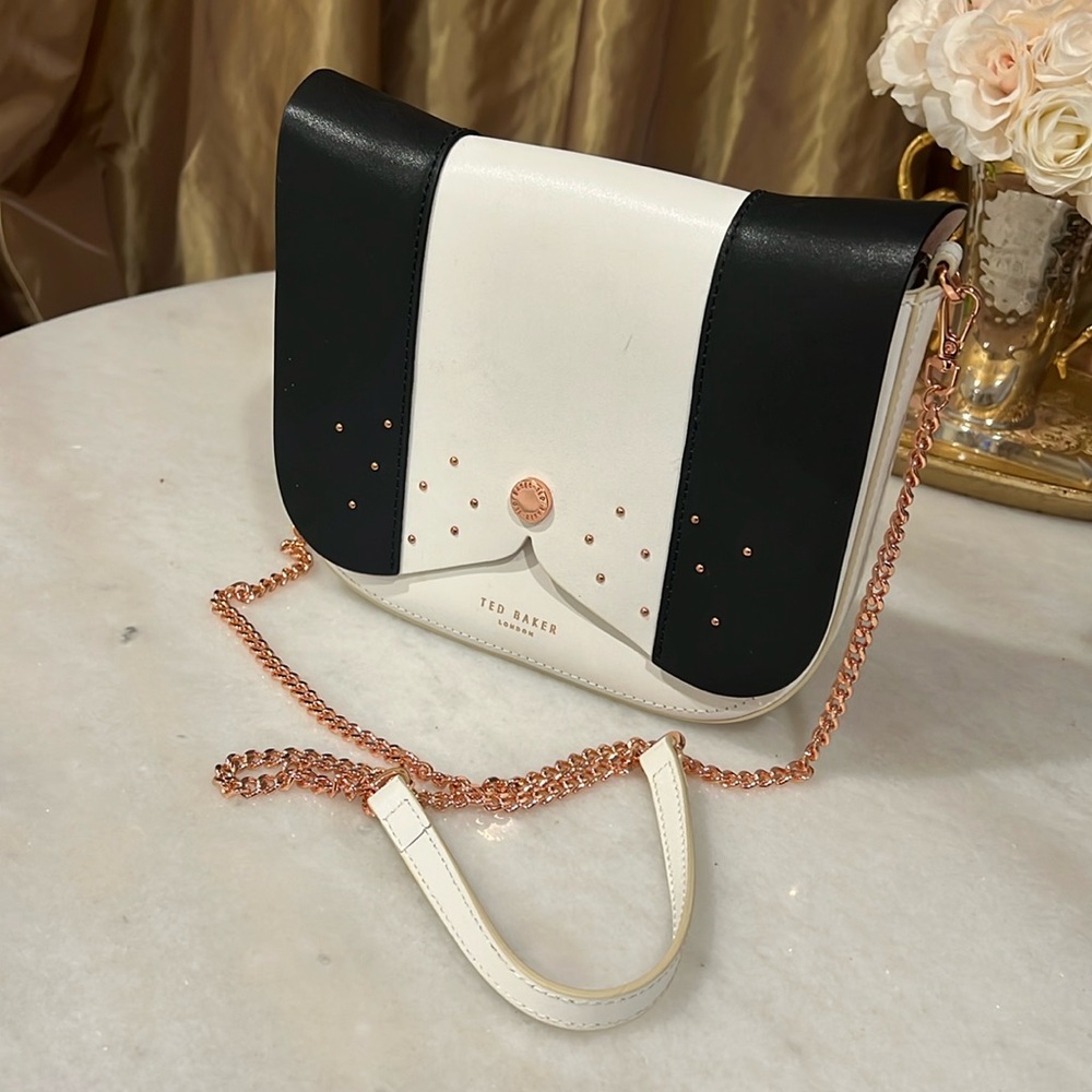Ted Baker
Barkley Leather Dog Crossbody